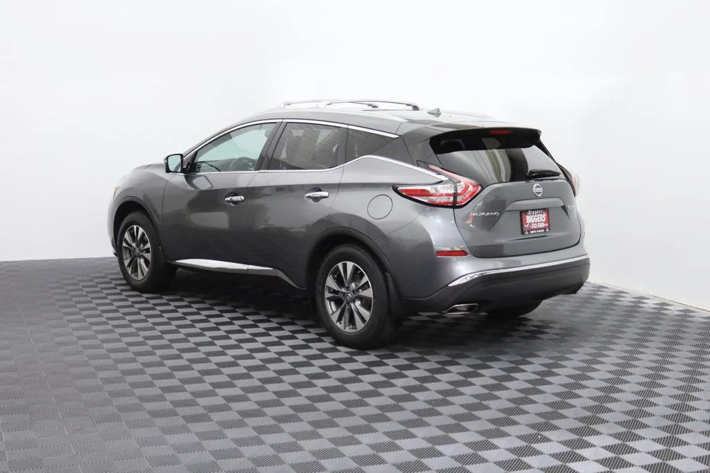 Used 2015 Gray Nissan SL image 6