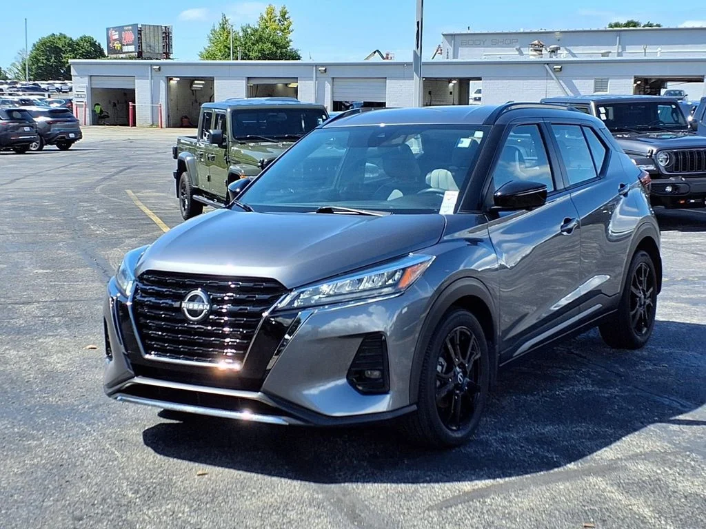 Used 2023 Nissan Kicks SR with VIN 3N1CP5DVXPL550785 for sale in Kansas City