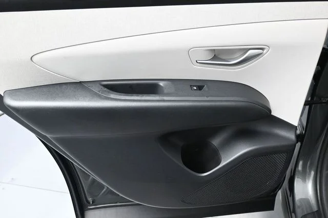 Used 2025 Gray Hyundai SEL Convenience image 12