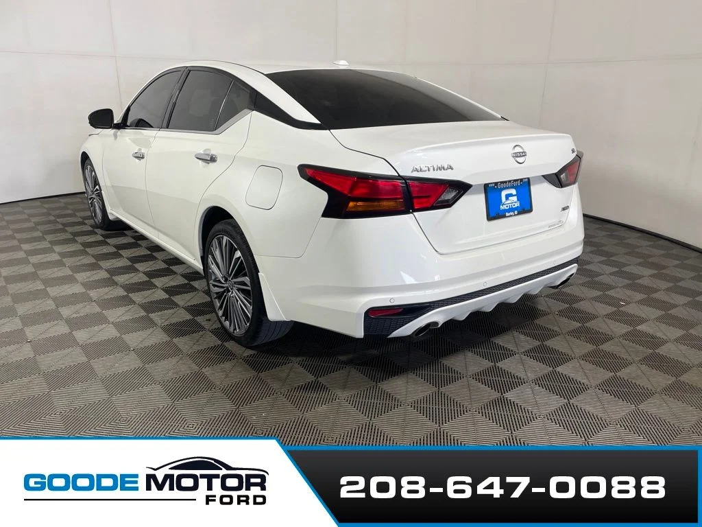 Used 2024 White Nissan 2.5 SL image 5