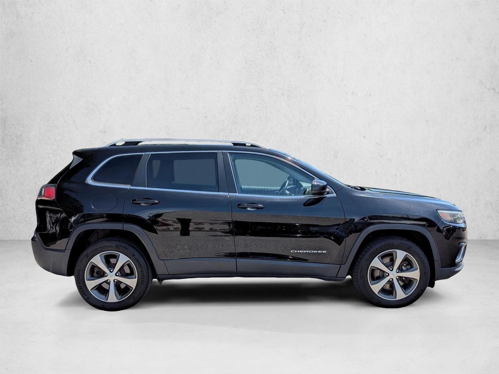 Used 2020 Diamond Black Crystal Pearlcoat Jeep Limited image 4