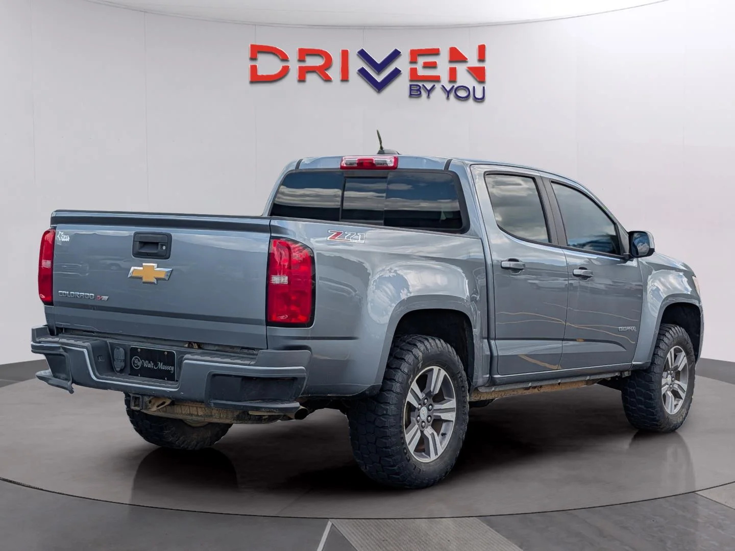 Used 2018 SATIN STEEL METALLIC Chevrolet 4WD Z71 image 6