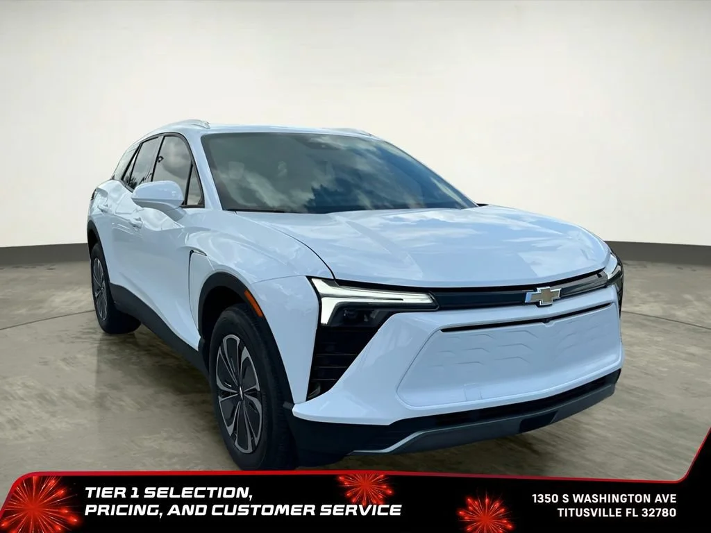 Used 2024 Summit White Chevrolet LT image 14