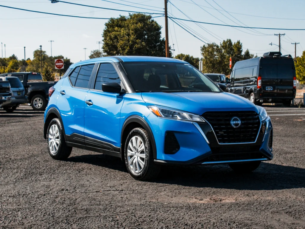 Used 2022 Electric Blue Metallic Nissan S image 3