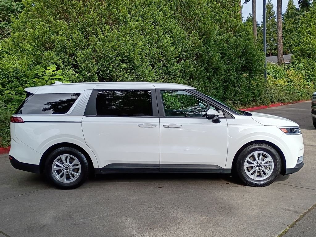 Used 2022 Snow White Pearl Kia LXS image 3