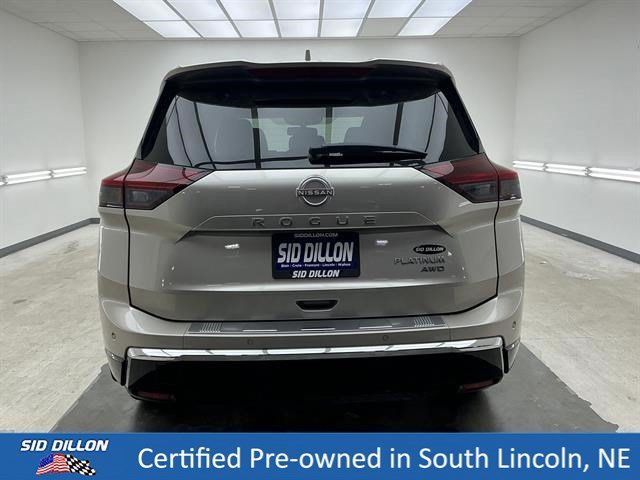 Used 2025 Champagne Silver Metallic Nissan Platinum image 5