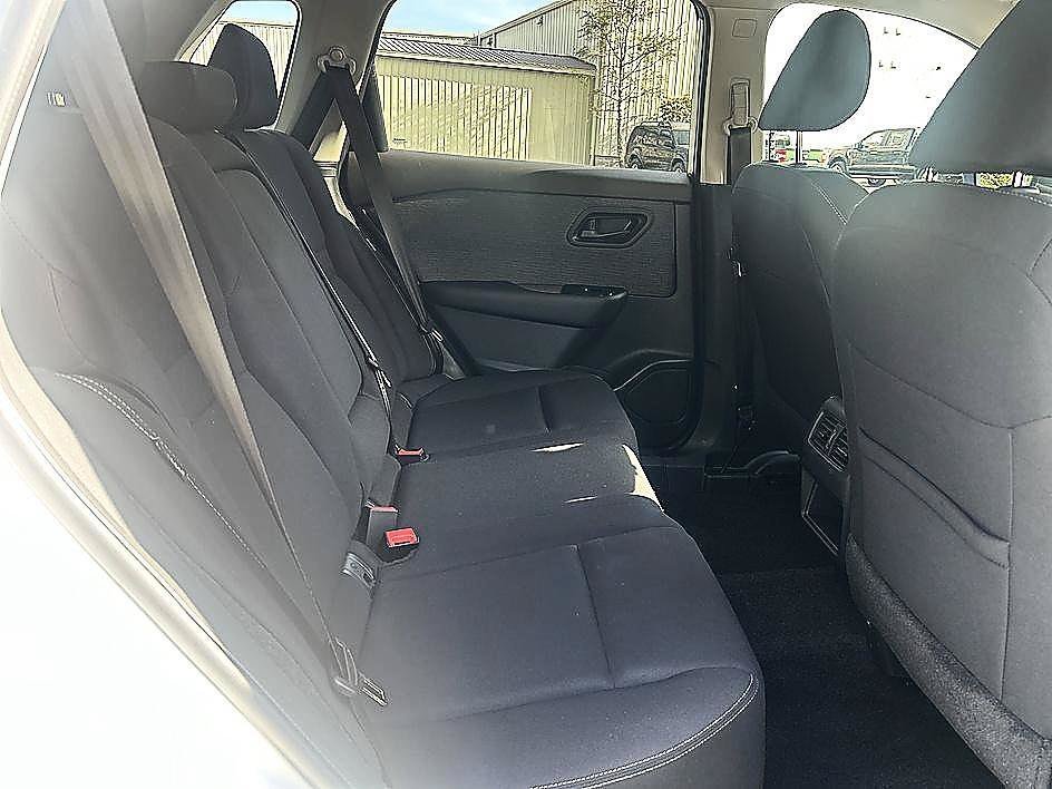 Used 2023 Glacier White Nissan S image 21