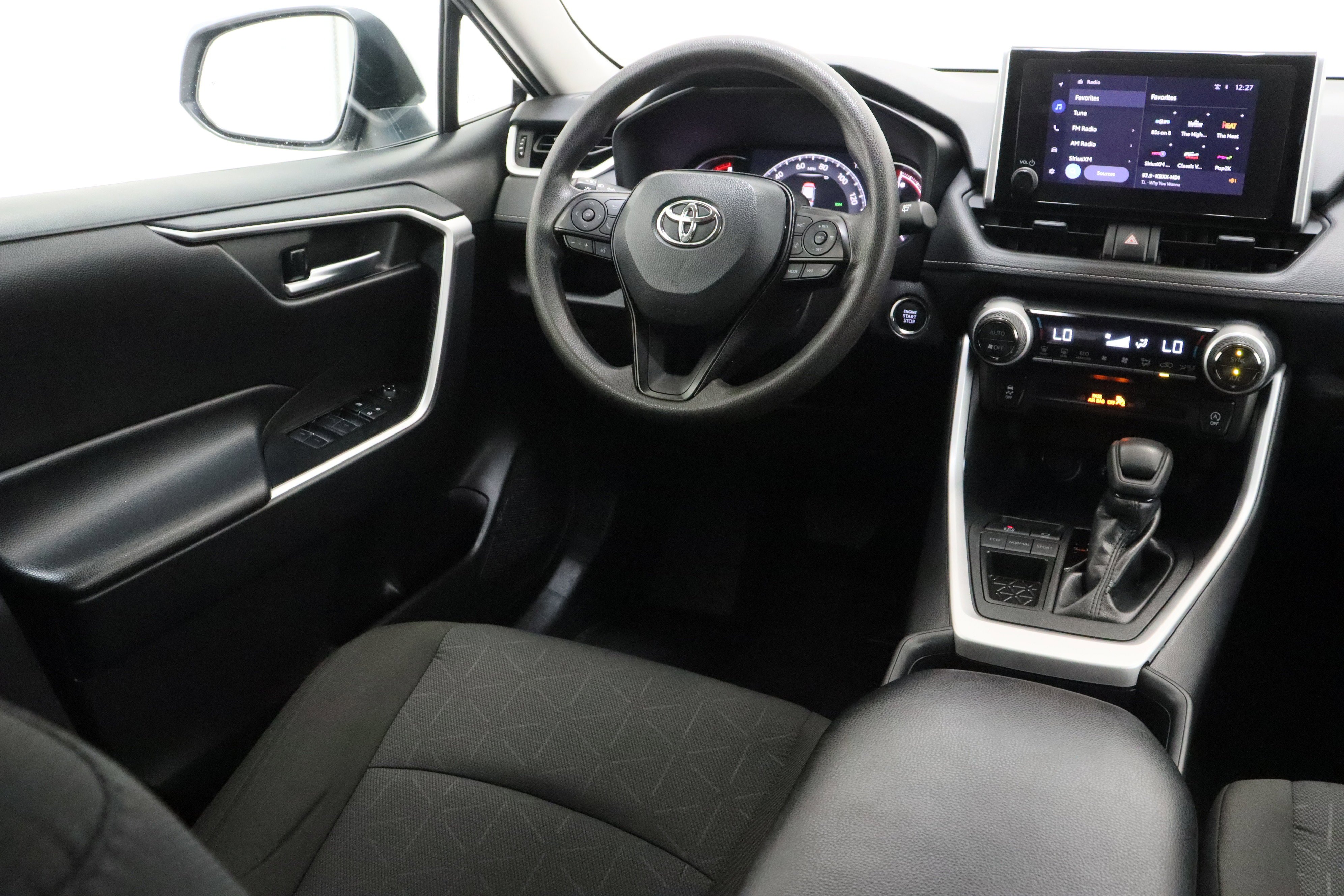 Used 2025 Silver Sky Metallic Toyota XLE 2.5L image 31
