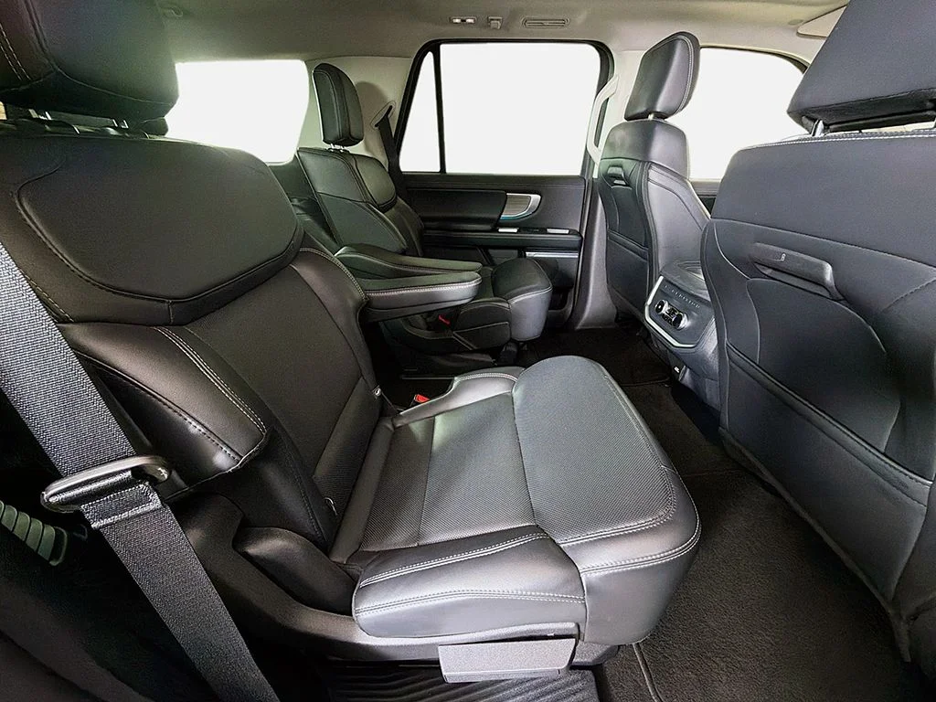 Used 2025 Space Silver Ford Platinum image 30