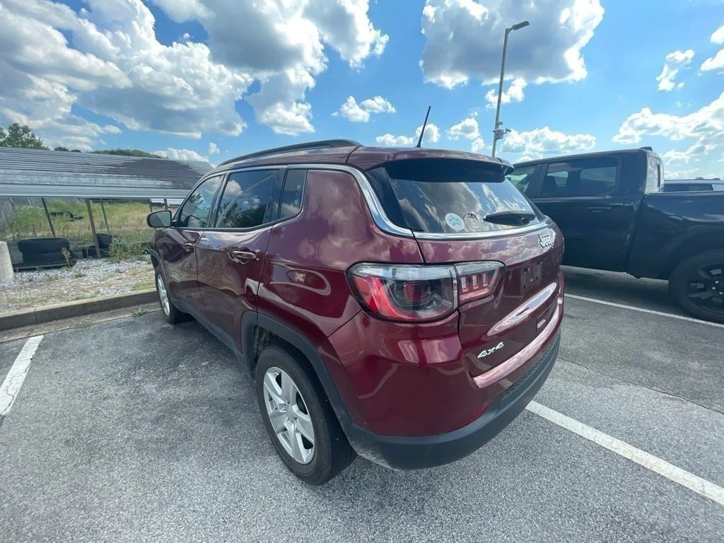 Used 2022 Red Jeep Latitude image 14