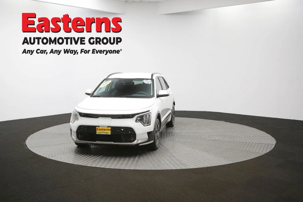 Used 2024 White Kia Wind image 53