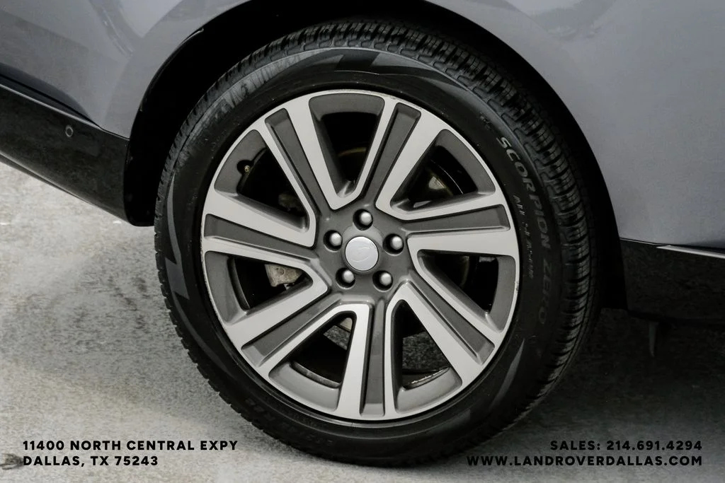 Used 2023 Grey Land Rover SE image 62