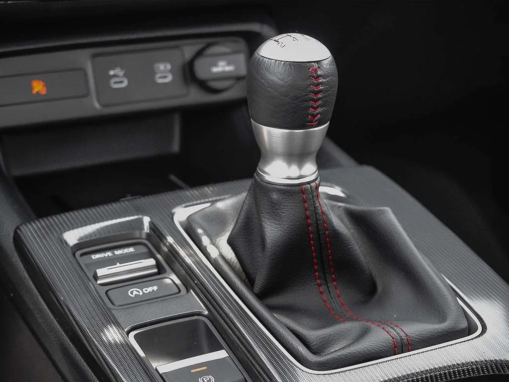 New 2026 Crystal Black Pearl Honda Si Shift into something special. image 17