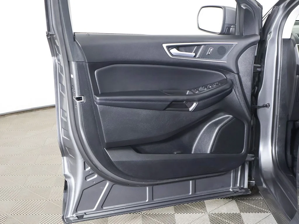 Used 2024 Gray Ford SEL image 21