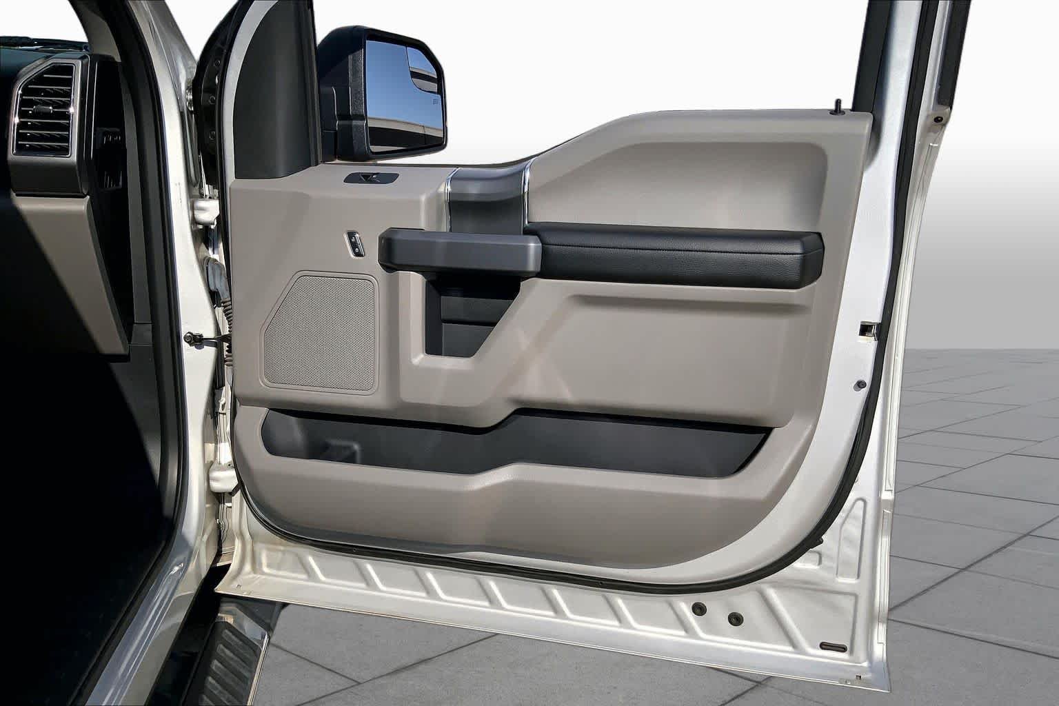Used 2017 Ingot Silver Metallic Ford XLT image 22