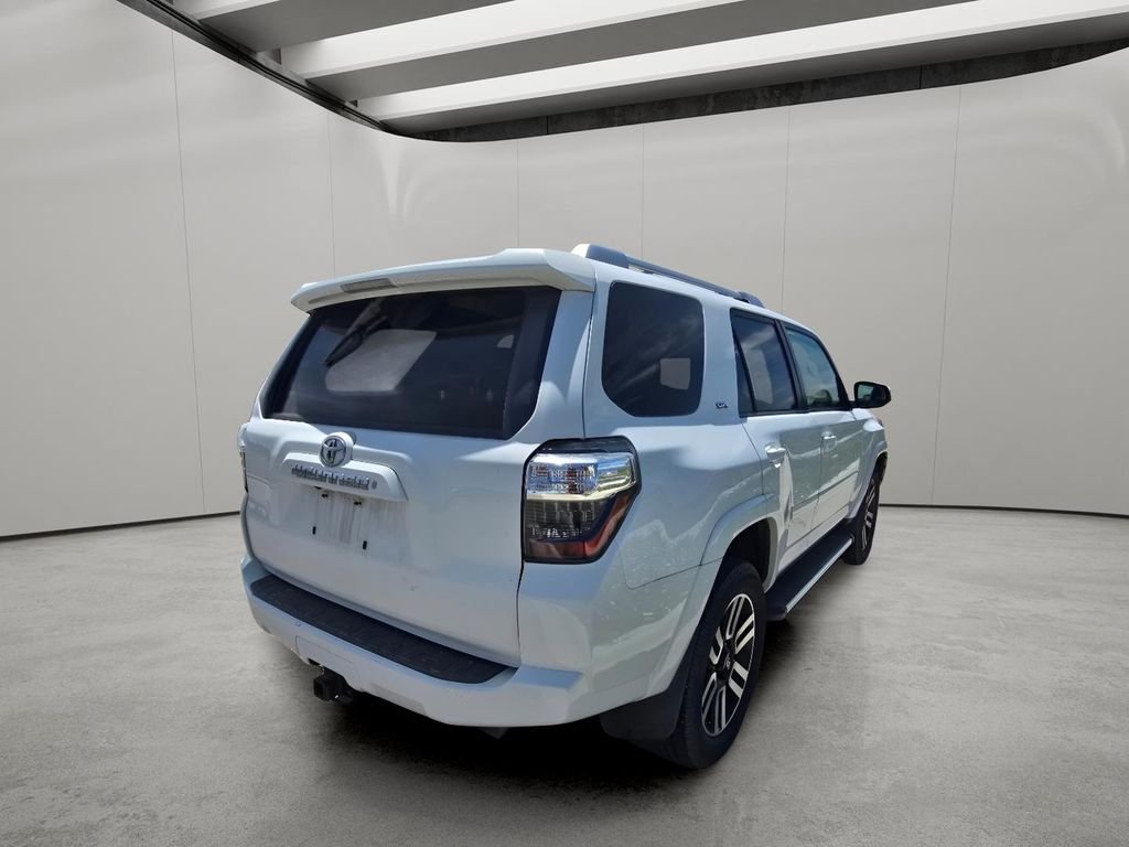 Used 2014 Super White Toyota SR5 image 5