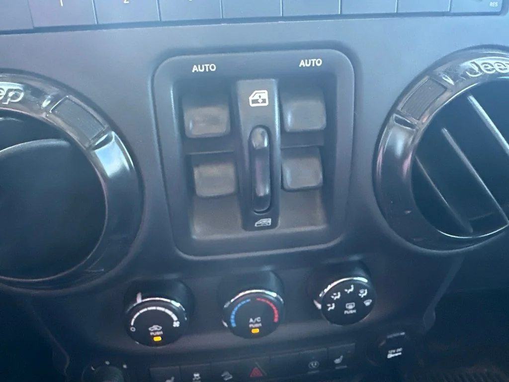 Used 2017 Black Jeep Unlimited Sahara image 12