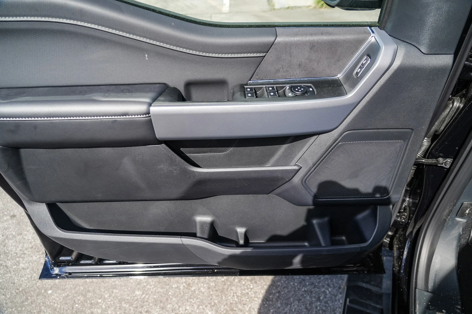 New 2026 Agate Black Metallic Ford XLT image 22