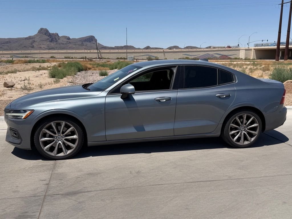 Used 2021 Gray Volvo T5 Momentum image 5