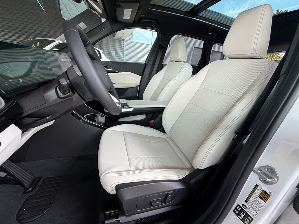 New 2026 White BMW xDrive28i image 10