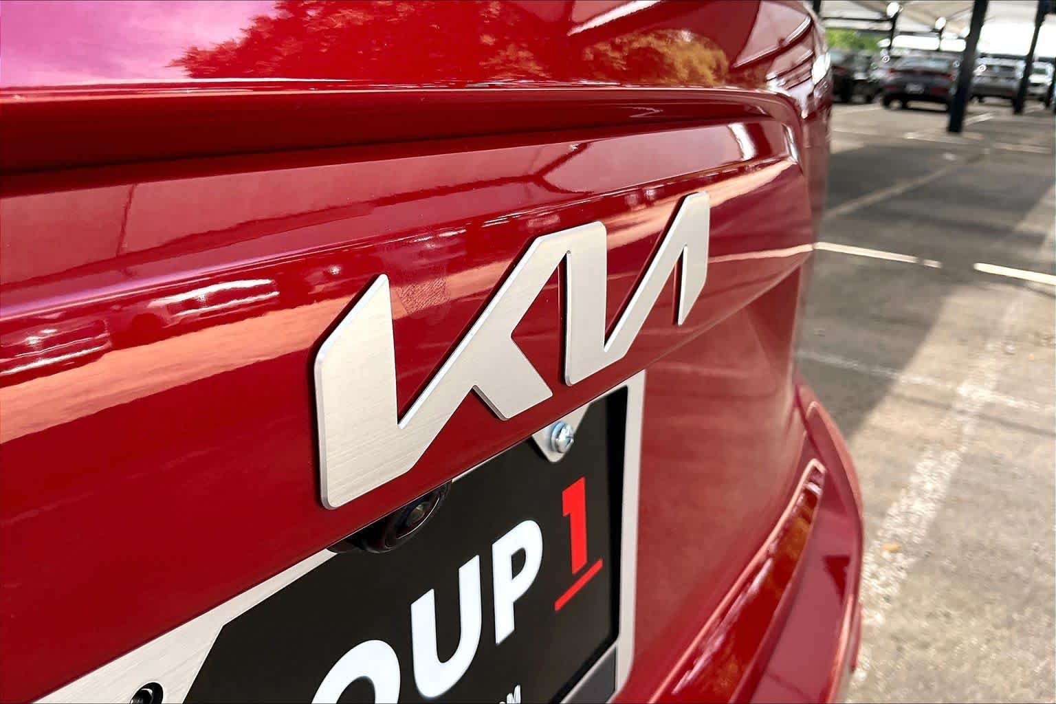 Used 2023 Runway Red Kia Wind image 30