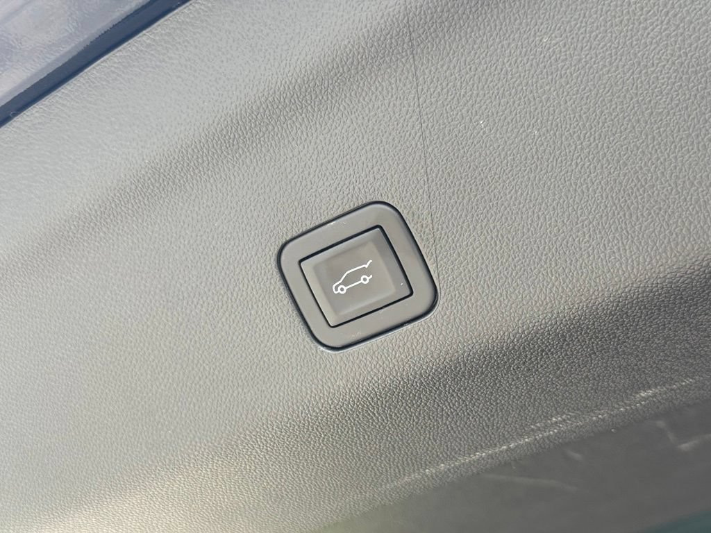 2025 Chevrolet Tahoe Premier - Photo 18