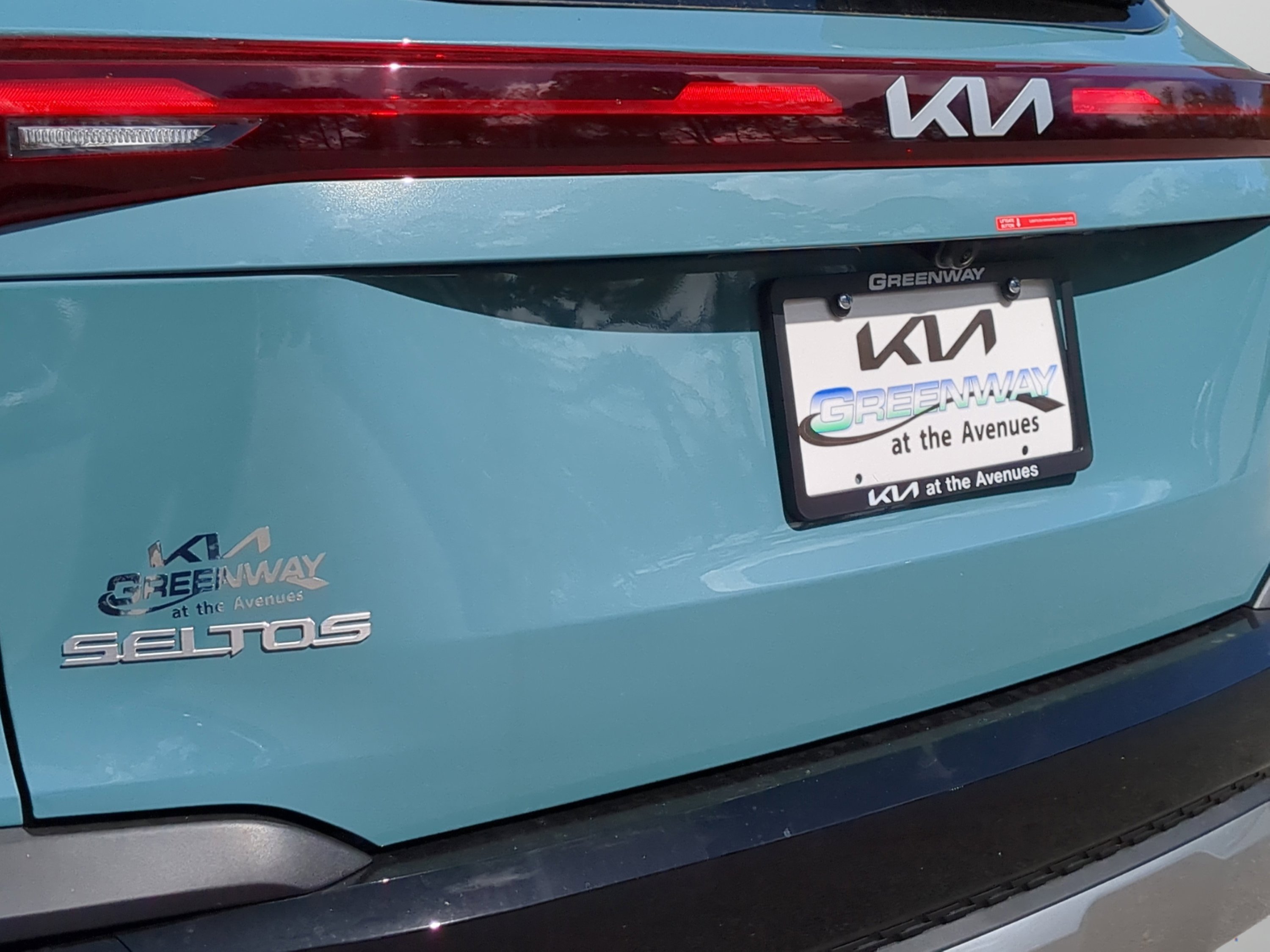 New 2026 Pluton Blue/Black Roof Kia S image 24