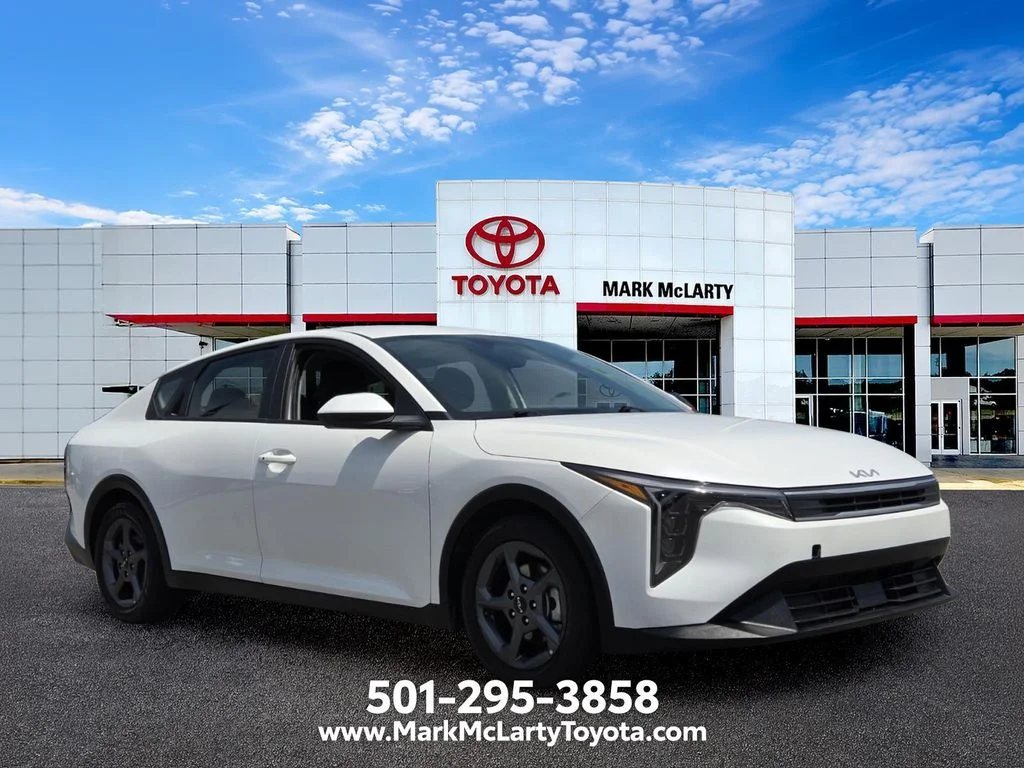 Used 2025 White Kia LXS image 7