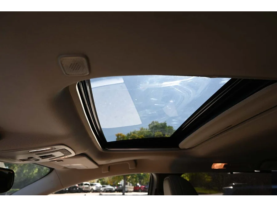2025 Toyota Sienna XLE - Photo 29