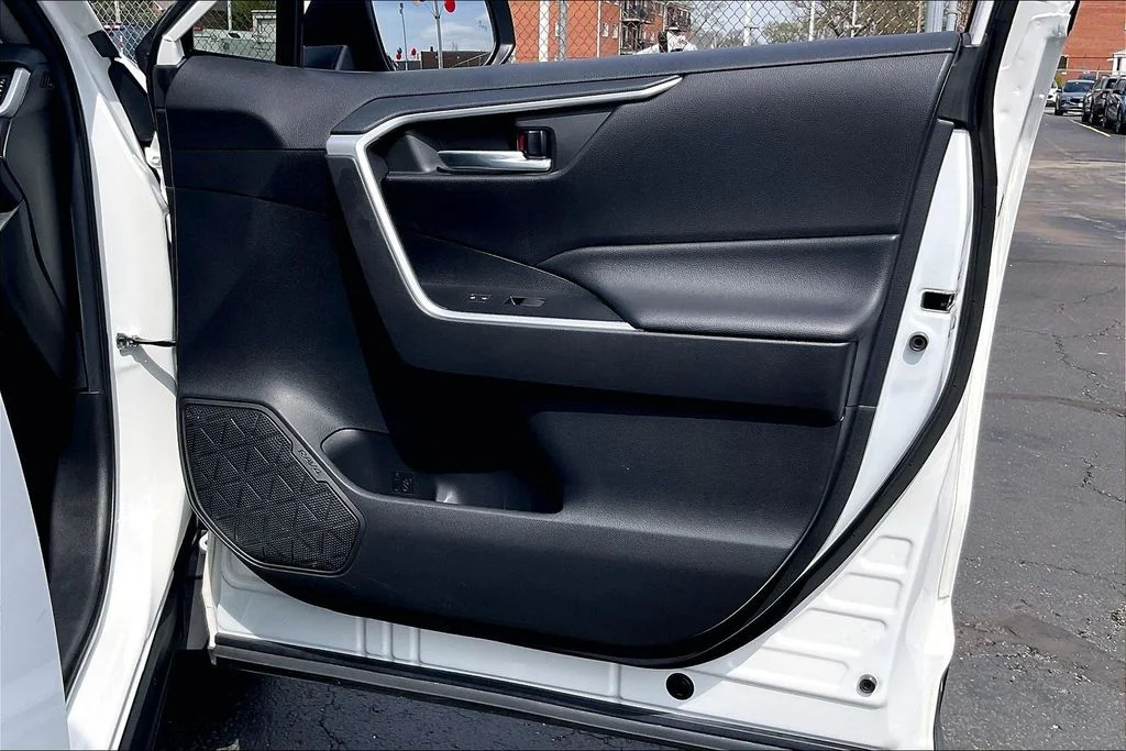 Used 2021 White Toyota XLE image 22
