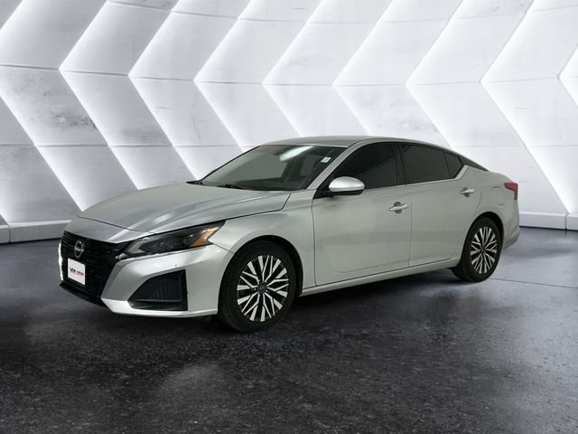 Used 2023 Silver Nissan 2.5 SV image 3
