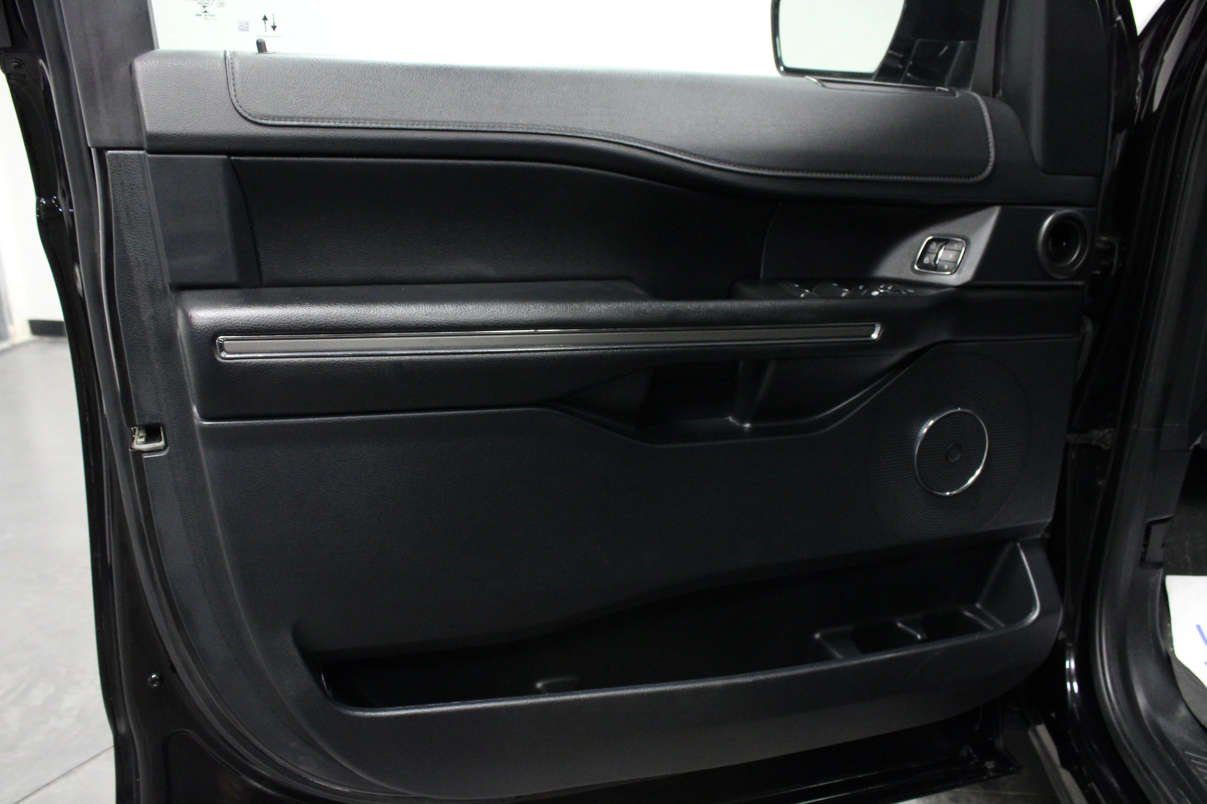 Used 2021 Black Metallic Ford XLT image 11