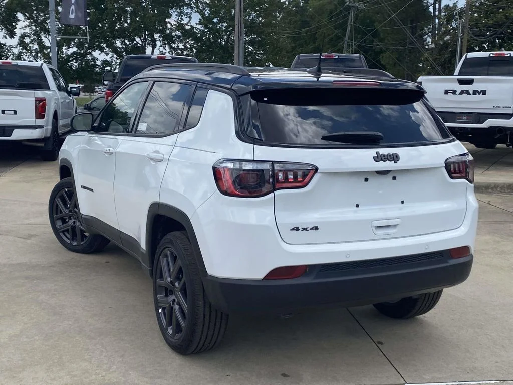 New 2026 Bright White Clear-Coat Exterior Paint Jeep Limited Altitude image 4