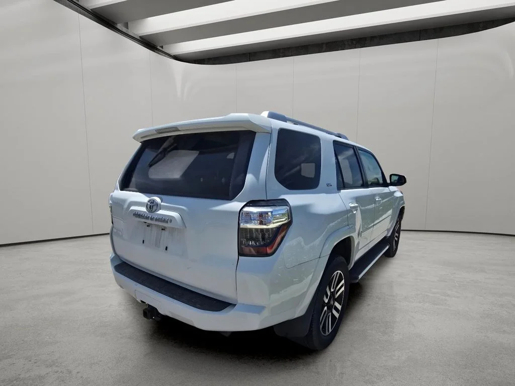 Used 2014 Super White Toyota SR5 image 5