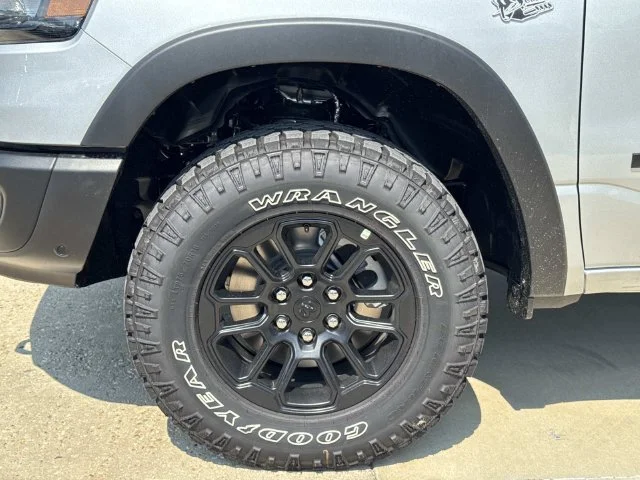 New 2026 Silver Zynith Exterior Paint RAM Rebel image 4