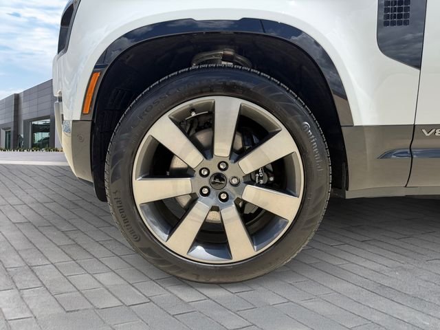 Certified Used 2026 White Land Rover V8 image 9