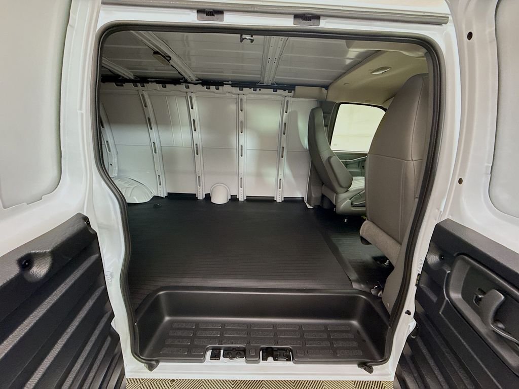 2026 Chevrolet Express Cargo Work Van - Photo 26
