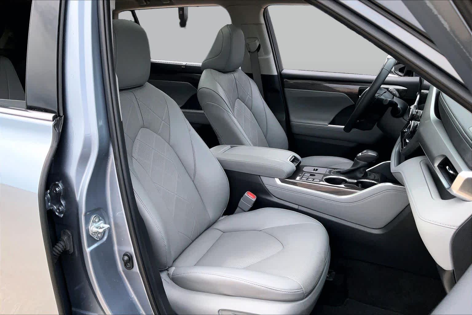 Used 2024 Moon Dust Toyota Platinum image 8