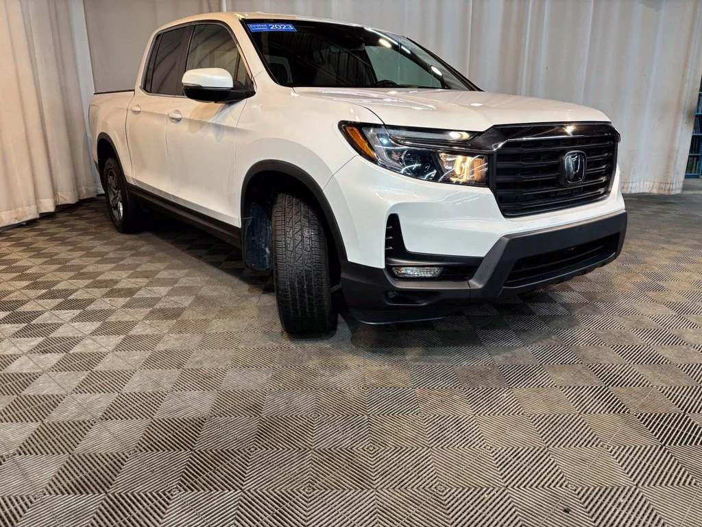 Certified Used 2023 Platinum White Pearl Honda AWD RTL image 31
