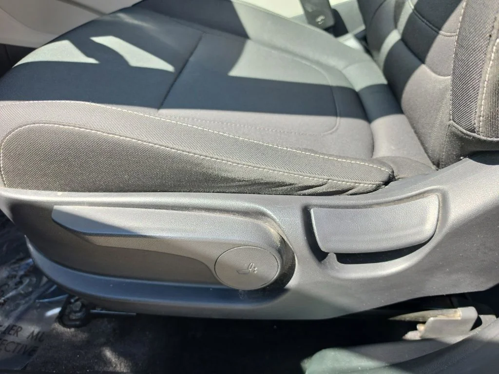 Used 2022 Gray Hyundai SE image 11