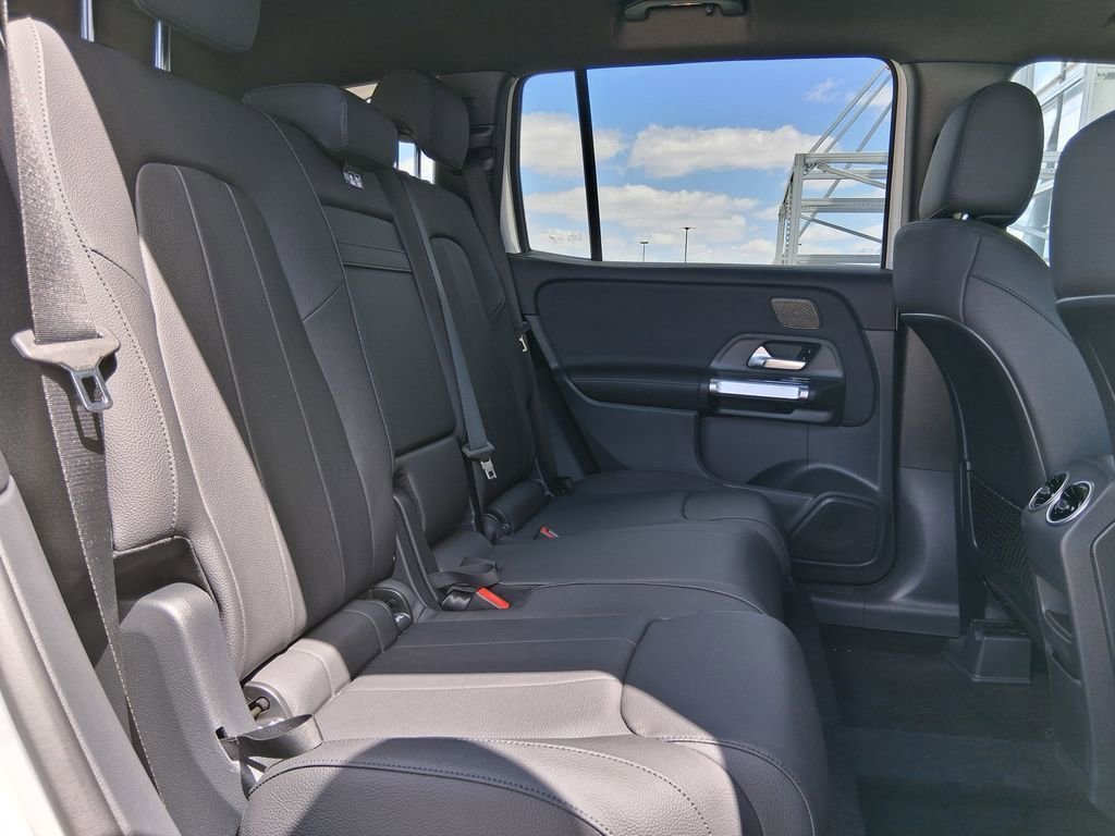 New 2026 Polar White Mercedes-Benz GLB 250 image 55