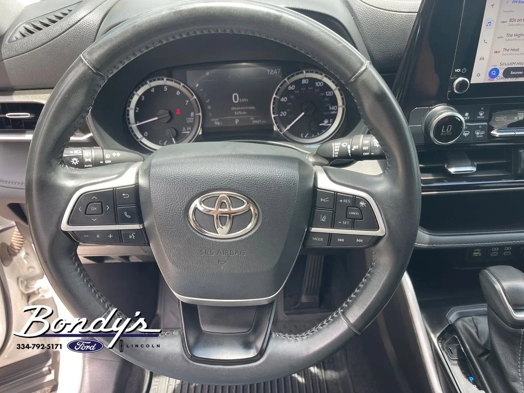 Used 2023 Pearl Toyota LE image 7