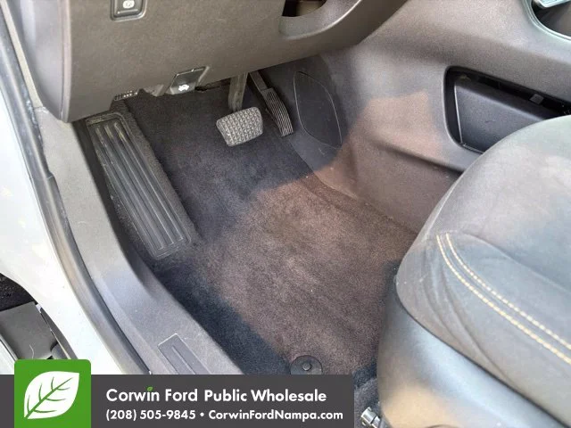 Used 2021 Summit White GMC  image 27