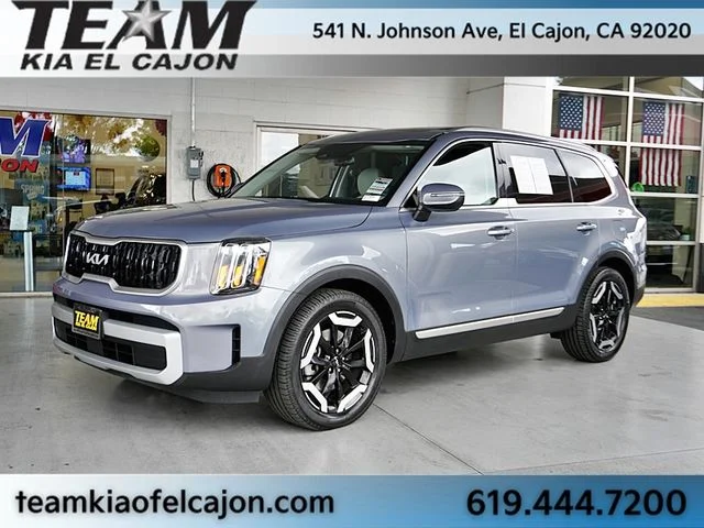 Used 2024 Silver Kia EX FWD image 5