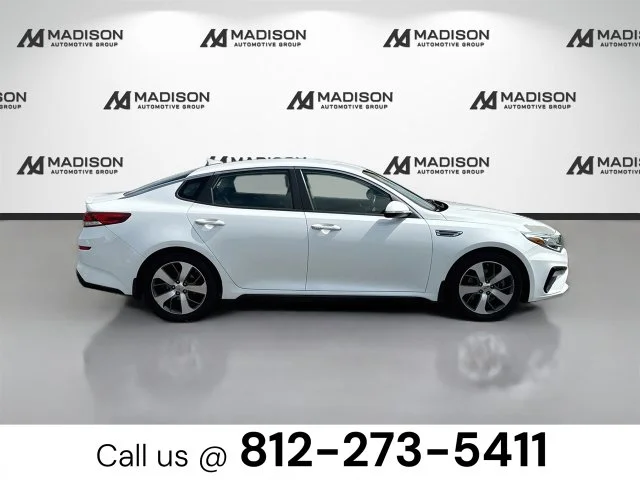 Used 2019 White Kia S image 4