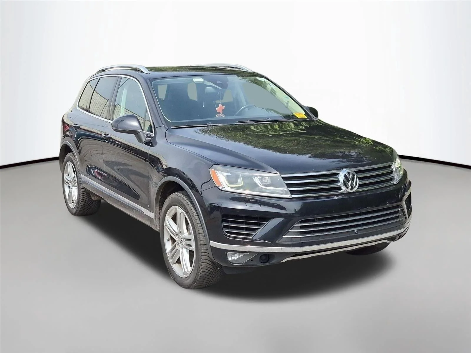 Used 2016 Deep Black Pearl Volkswagen Executive image 7