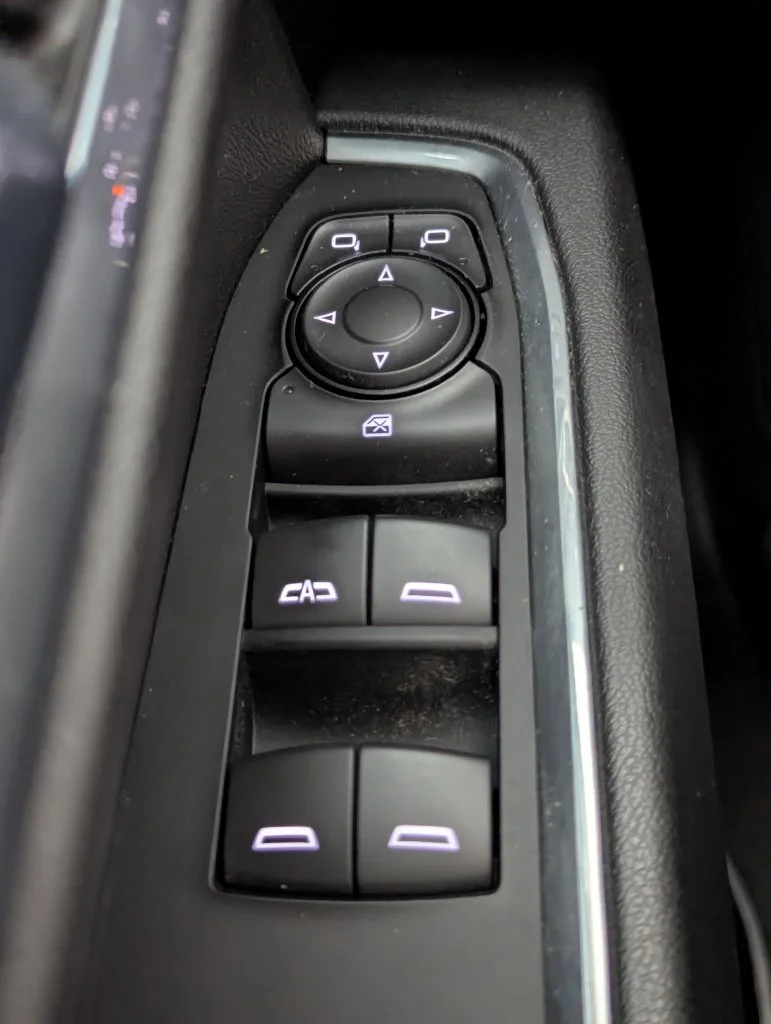Used 2023 White Chevrolet LT image 28