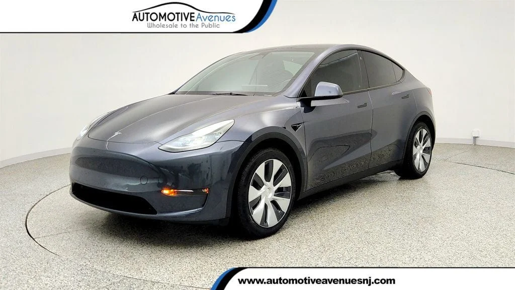 2022 Tesla Model Y's photo