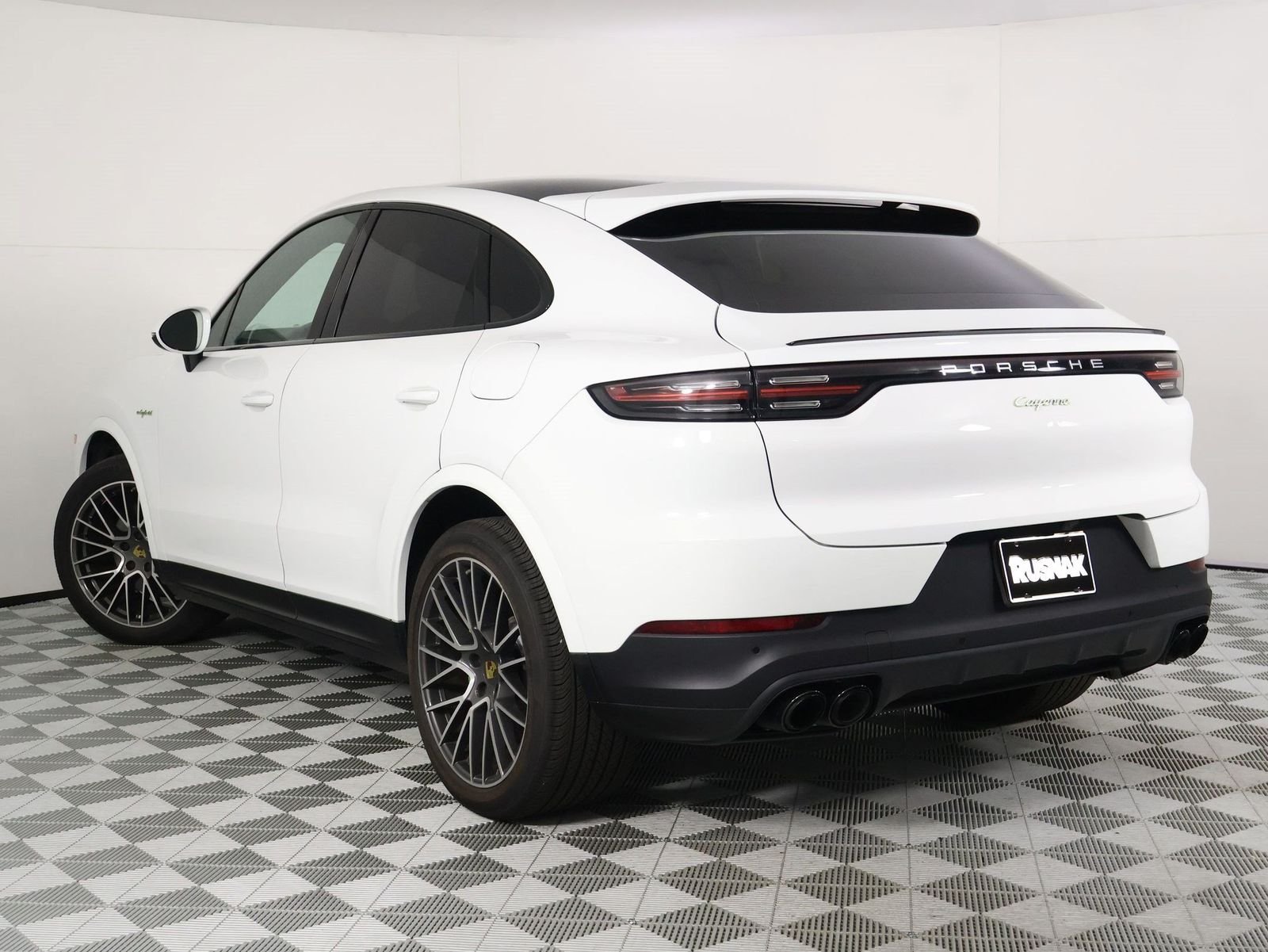 Certified Used 2022 White Porsche  image 3