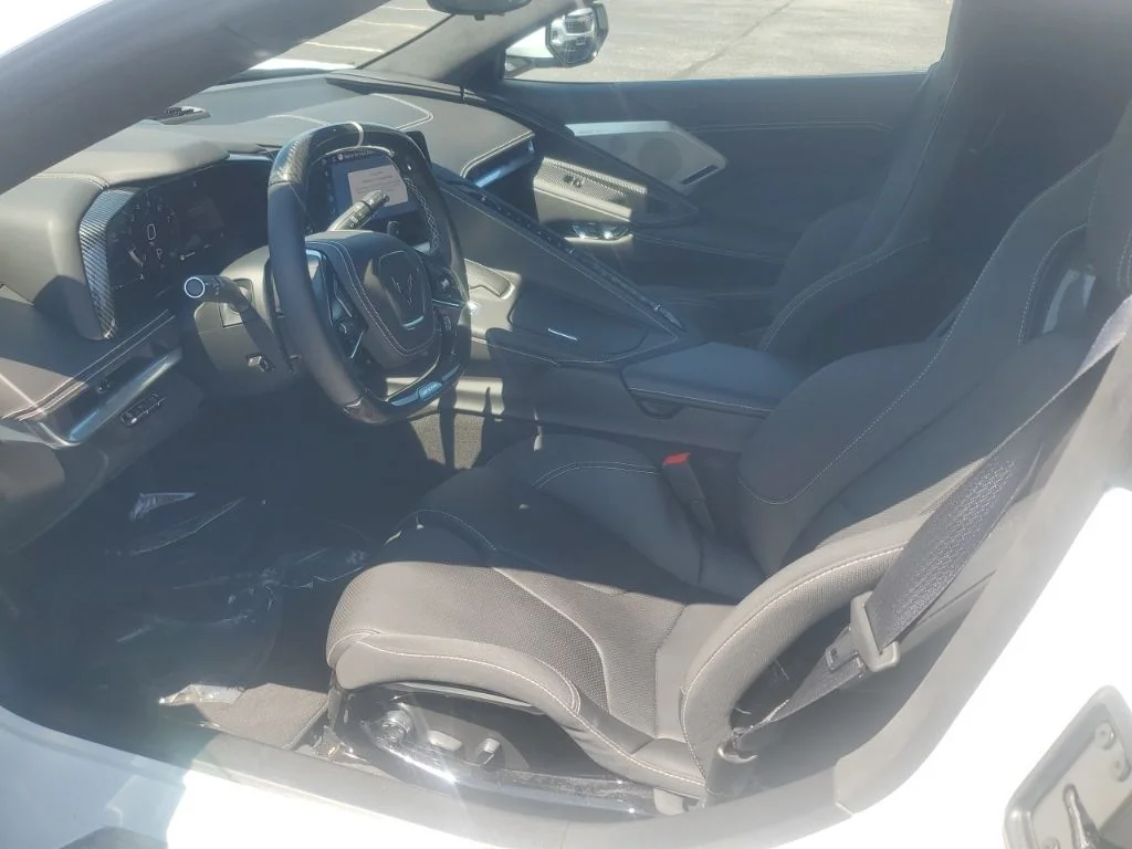Used 2025 White Chevrolet Z06 image 11